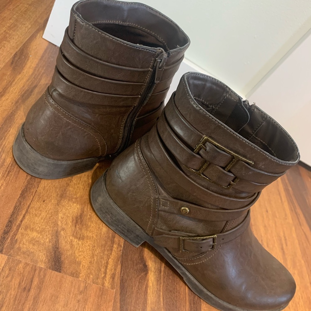 Guess boots 9